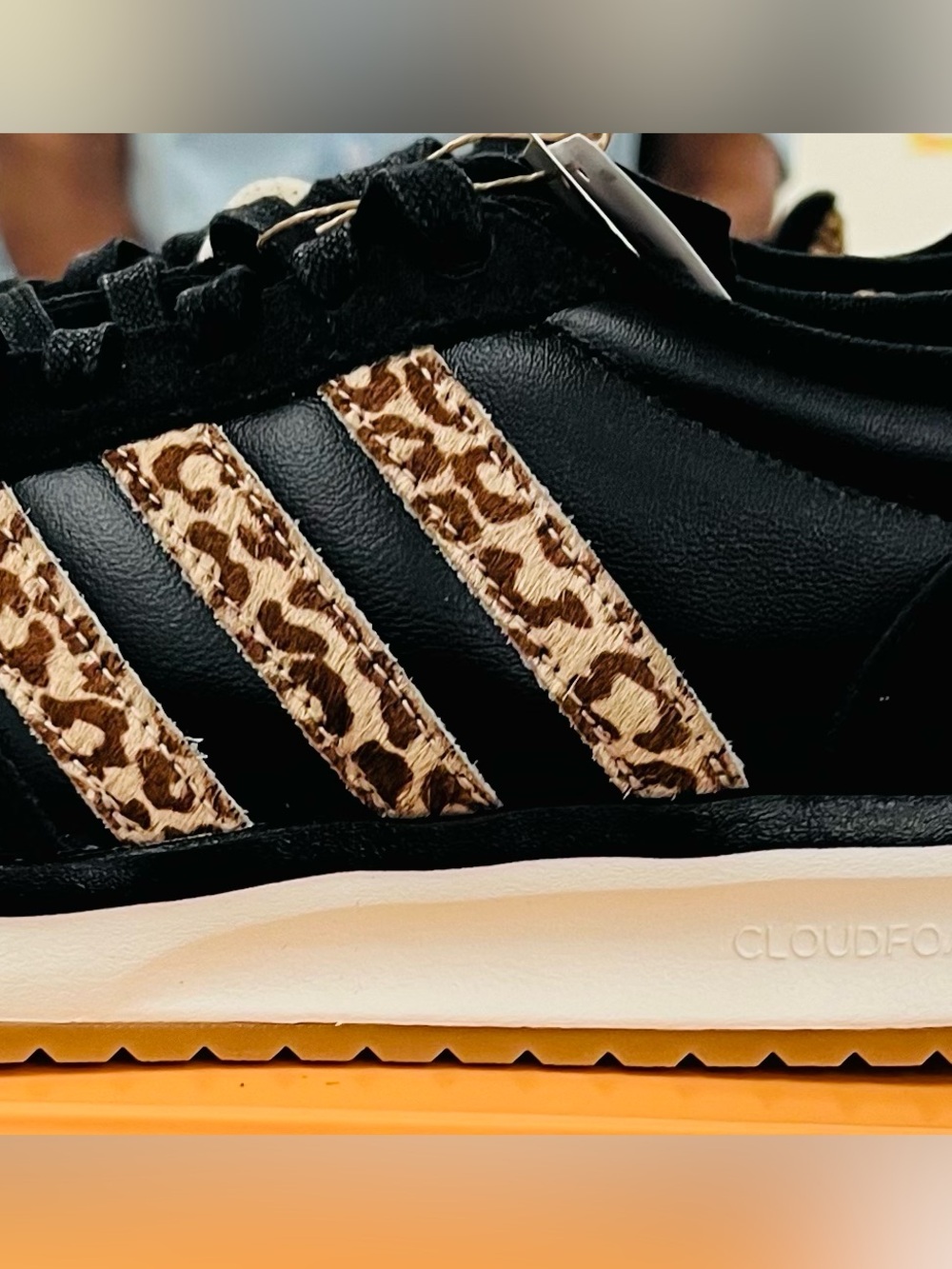 Adidas Women’s Sz 8.5 Run 70s 2.0 Black Leather Sneakers with Leopard Stripe - Picture 6 of 11